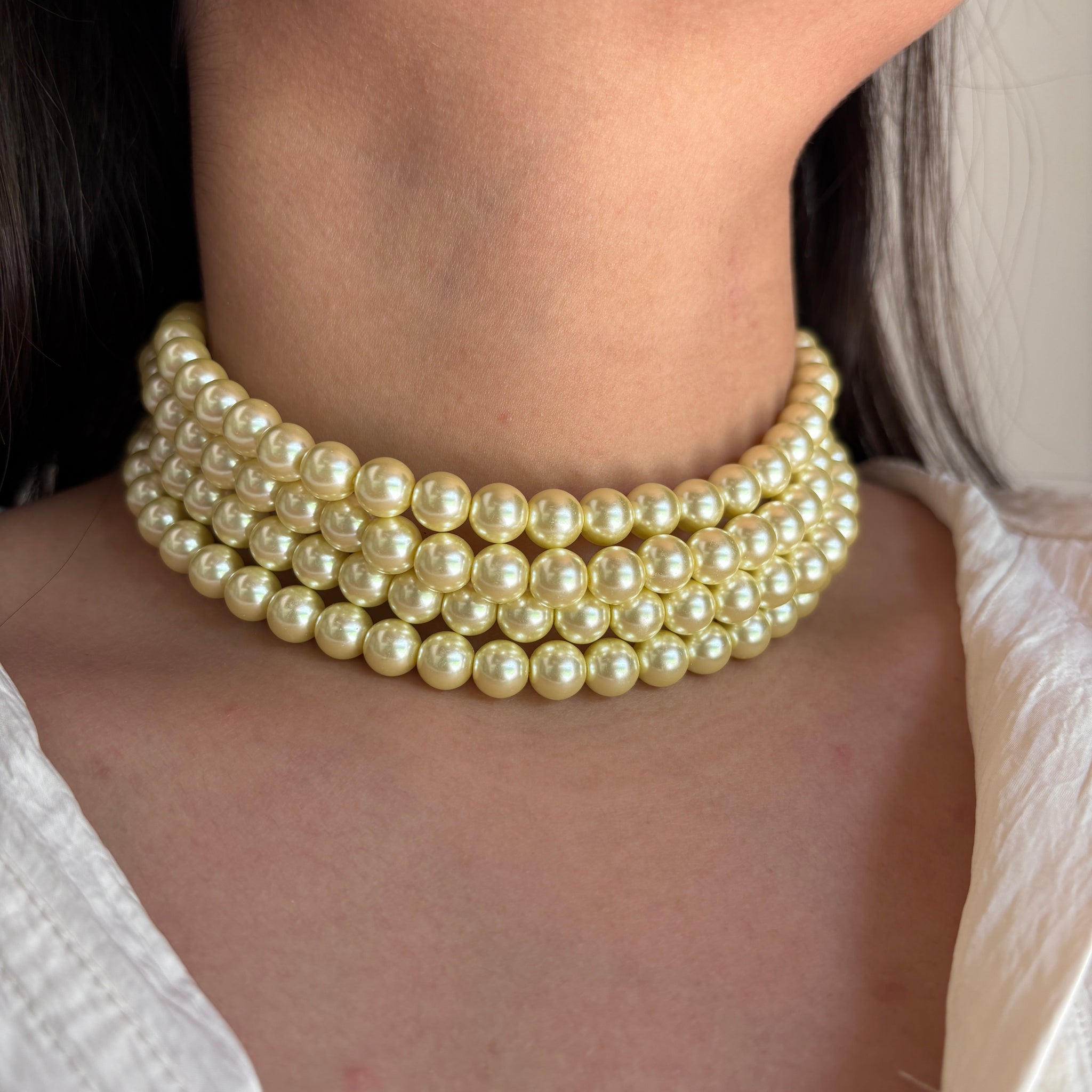 Pearls four line choker