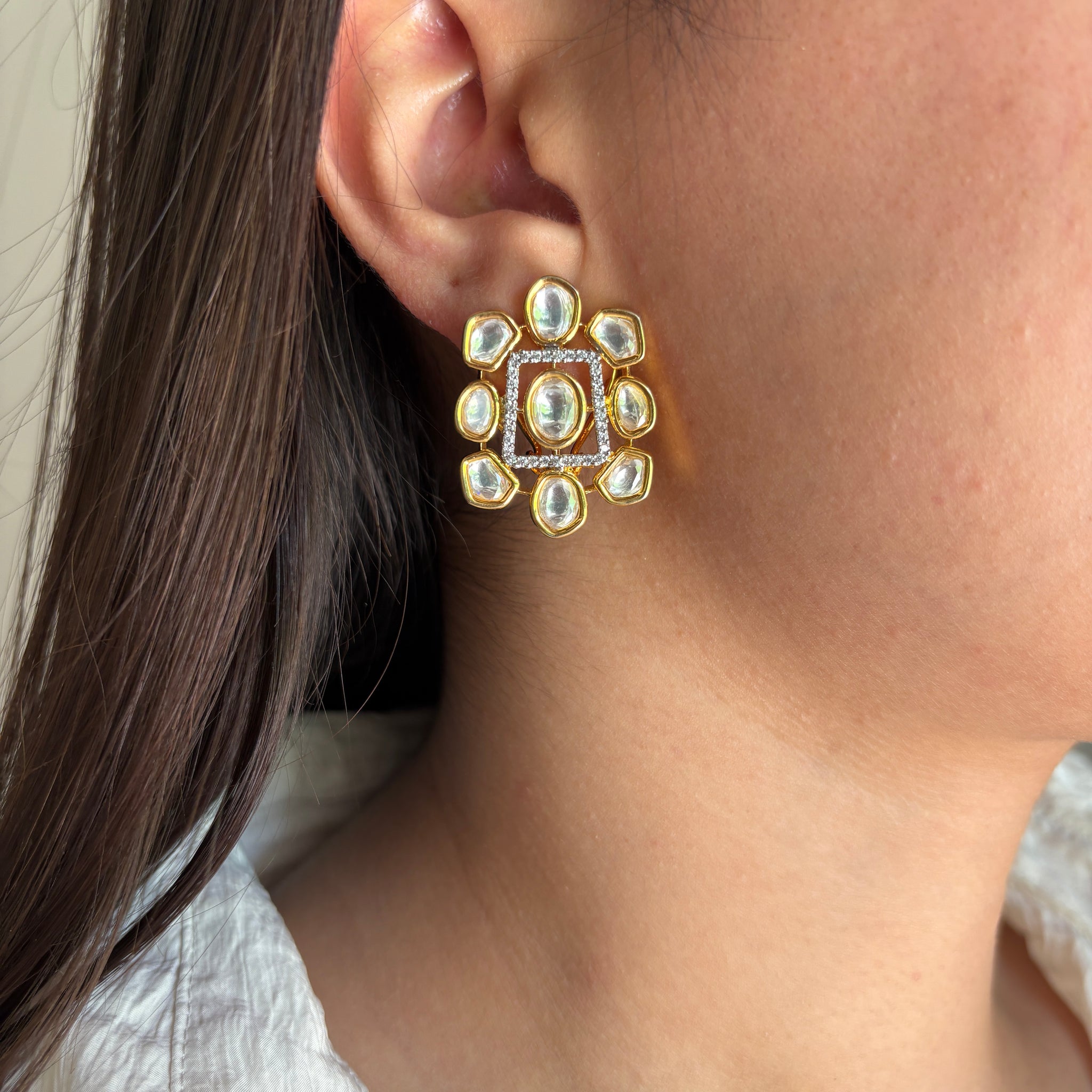 Vilandi Kundan Studs